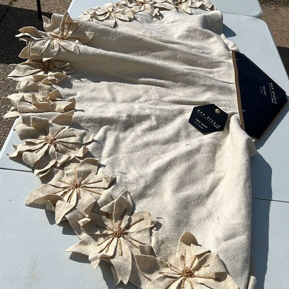 Christmas Tree Skirt Beige & Gold Poinsettias Wool By MAX STUDIO Home 52" New - Picture 7 of 7